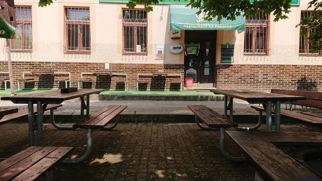 Restaurace Na Poustce - Jinočany | Katalpa