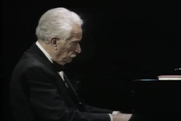 Legendary Victor Børge playing Clair de Lune