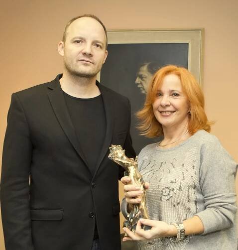 Kamila Magálová si dodatočne prevzala cenu SOZA pre svojho starého otca | CS MUSIC