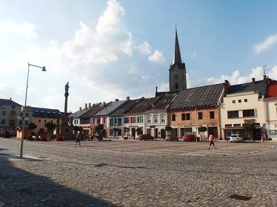 File:Mohelnice, náměstí sever.jpg