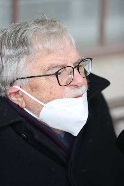 Jan Kačer na pohřbu Jana Vodňanského