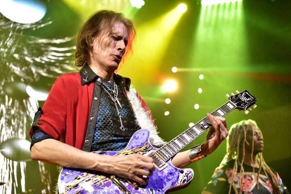 FOTOREPORT: Steve Vai řádil ve vyprodaném Lucerna Music Baru