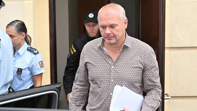 Tajné konto, luxusní vůz a dům. Policie napsala, co má na primátora Hrabáče - Seznam Zprávy