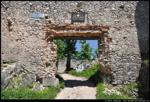 Hrad Tematín / hrady-zriceniny.cz