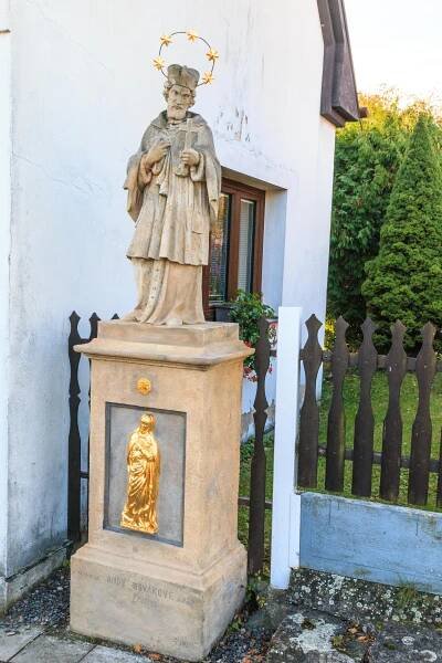 Socha svatého Jana Nepomuckého (Rohovládova Bělá)