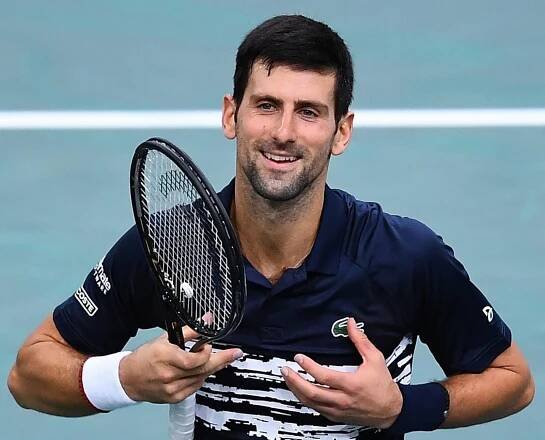 Novak Djoković (* 22. května 1987 Bělehrad) je srbský profesionální tenista. V letech 2011-2022 byl v šesti obdobích světovou jedničkou ve dvouhře. Na vrcholu strávil historicky nejdelší období 373 týdnů, když během března 2021 překonal Federerův rekord 310 týdnů. 7x se stal konečnou světovou jedničkou, znamenající také rekord, a třikrát mu v konečném hodnocení patřila 2. příčka. ▬ Ve své dosavadní kariéře vyhrál na okruhu ATP Tour osmdesát osm turnajů ve dvouhře. Na nejvyšší grandslamové úrovni získal 21 singlových titulů, čímž v historických statistikách ztrácí jednu trofej na vedoucího Nadala. Rekordní počet devíti trofejí drží na Australian Open, sedm triumfů vybojoval ve Wimbledonu a tři na US Open. ▬ Opakovaně byl vyhlášen nejlepším sportovcem Srbska. V rámci Mezinárodní tenisové federace se sedmkrát stal mistrem světa ve dvouhře a ATP jej osmkrát zvolila za hráče roku. Čtyřikrát získal světovou sportovní cenu Laureus pro nejlepšího sportovce světa a obdržel také Řád svatého Sávy.