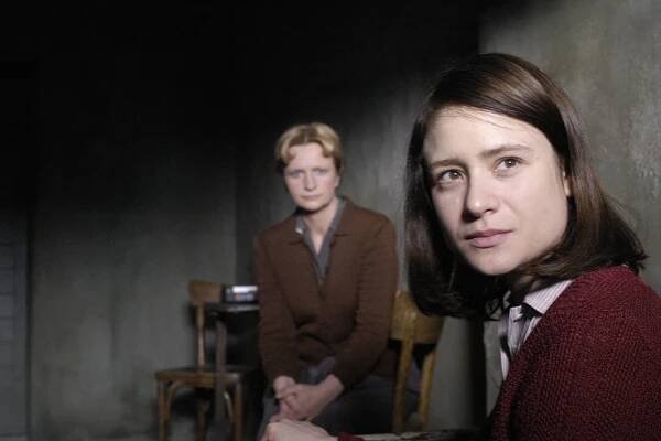 TV tipy na úterý: Bílá růže uvadla, nepomohla jí četba ani narkotika