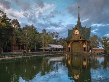 This Thai Temple Was Built Using 1.5 Million Beer Bottles