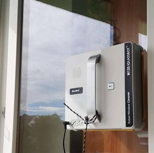 Test robotického čističe oken