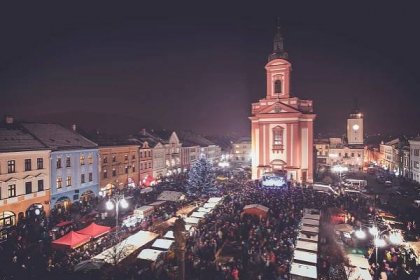 Vánoční trhy Hranice 2023 s kluzištěm a koncerty