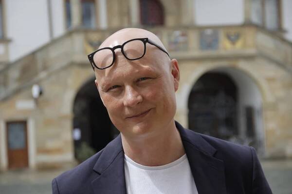 Překvapuje mne, že primátor k celé věci mlčí, říká Jan Holpuch ke sloučení divadla a filharmonie