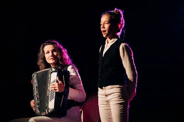 Sabine Vitua, Paula Siebert - Ein Tisch in der Provence - Ein Tisch in der Provence: Unverhoffte Töchter - Z filmu