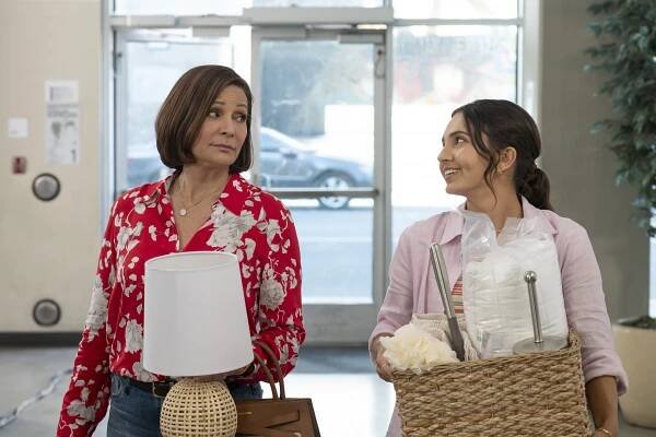 Constance Marie, Arianna Rivas - Záchranáři L. A. - Seismic Shifts - Z filmu