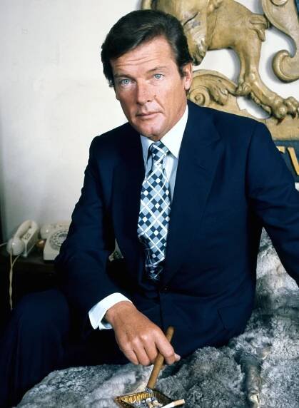 Soubor:Sir Roger Moore 3.jpg – Wikipedie