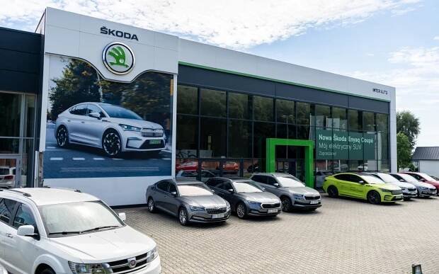 Galerie: Škoda Auto v Kvasinách v pondělí pozastaví výrobu, chybí díly ze Slovinska - Galerie - Echo24.cz