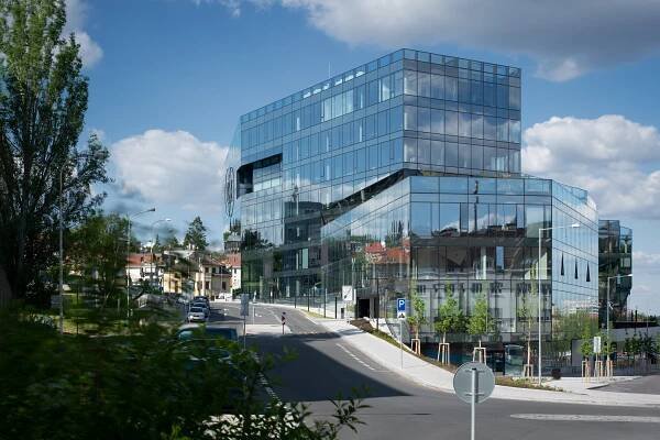 Centrum ve tvaru krystalů otevírá. Komárek dokončil projekt na Bořislavce