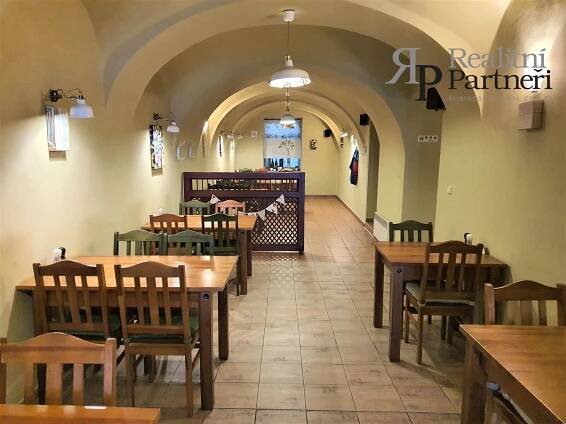 Prodej penzionu s restaurací a kavárnou, Zámecké náměstí, Frýdek-Místek | Realitní Partneři s.r.o.