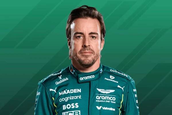 Fotka: Fernando Alonso z Aston Martin | CzechCrunch