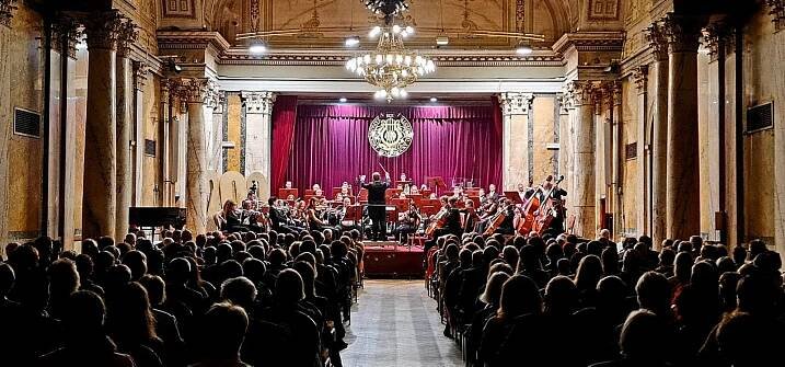 Kolonádní koncerty západočeského orchestru otevírají hlavní sezonu