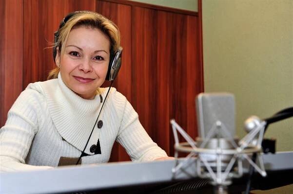FOTO: Petra Hobzová je známá též jako dabérka. – stránka 4