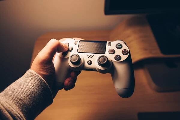 Hraní videoher má pozitivní dopad na rozhodování, zjistila studie