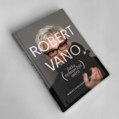 kniha Robert Vano "Fotka nemusí být ostrá" s podpisem autora
