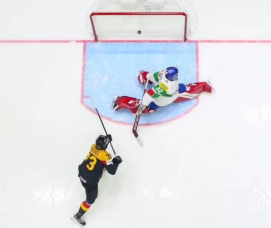 Lukas Reichel zářil při výhře Německa nad Itálií 9:4 – Chicago Blackhawks