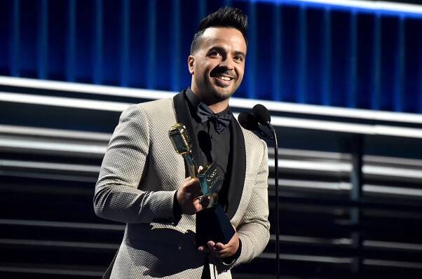 Luis Fonsi & Daddy Yankee's 'Despacito' Makes Billboard Music Awards History