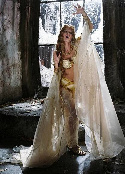 Josie Maran - Van Helsing - Promo