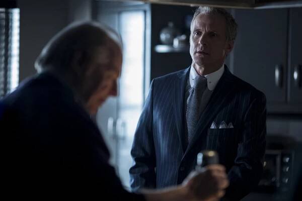 Volejte Saulovi - Pád - Z filmu - Patrick Fabian