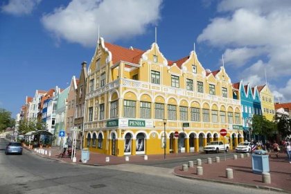 Curaçao - likér nebo název ostrovní země v Karibiku?
