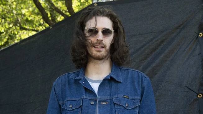 Zpěvák Hozier: Snažil jsem se slávu si moc nepřipouštět