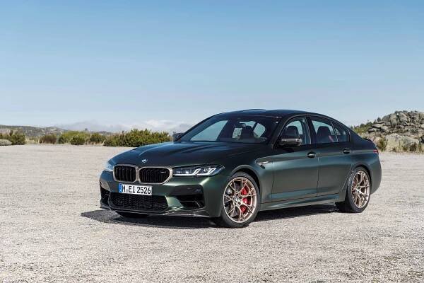 Nové BMW M5 CS.