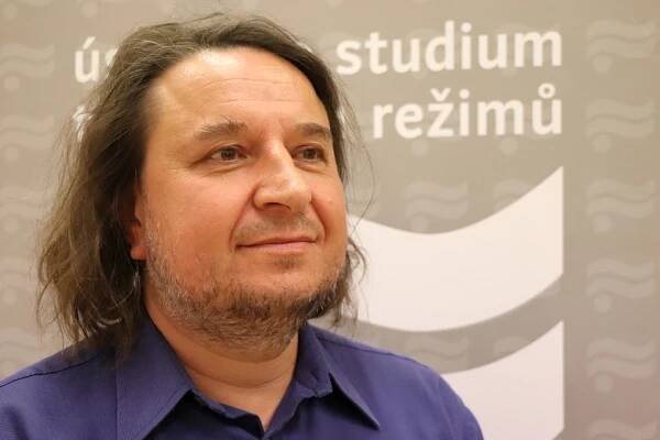 PhDr. Martin Jindra (*1973) – Ústav pro studium totalitních režimů