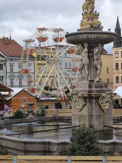 Centrum Českých Budějovic zkrásnělo. Podívejte se na vánoční výzdobu