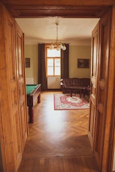 Dolní apartmán - vstup do salonu