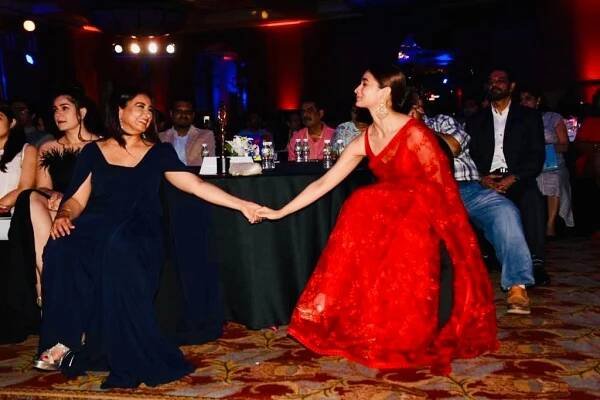 Divya Dutta steals the show at the Reel movie awards! - Bollywood Couch