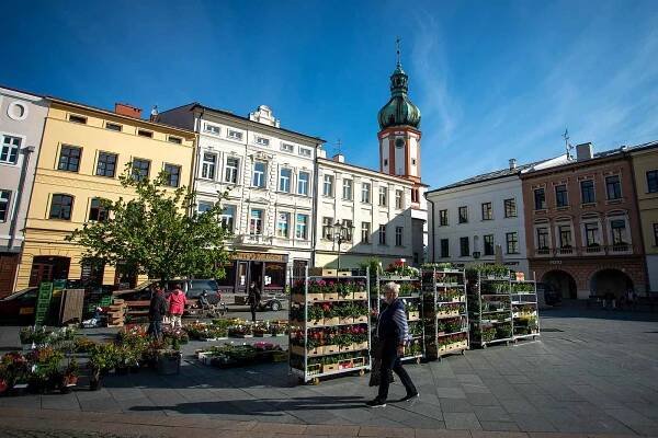 Farmářské trhy na místeckém náměstí Svobody, 7. května 2020 ve Frýdku-Místku.