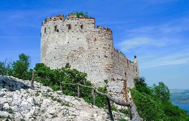 divčí hrady je nádhernou zříceninou