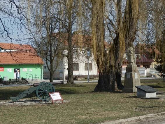 Tvarožná - drobné památky a zajímavosti obce
