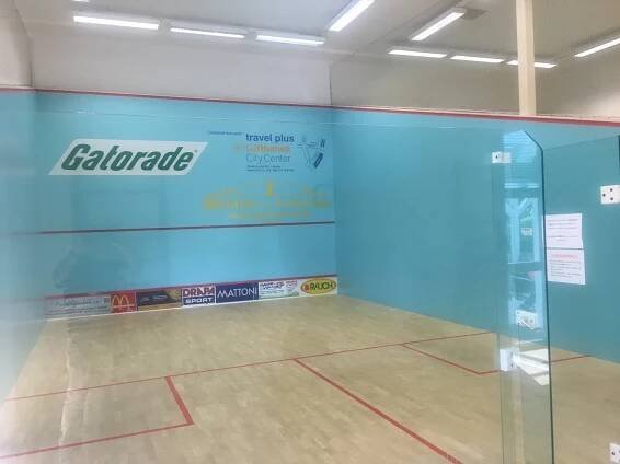 Rozcvička pro unavené či ztuhlé tělo: Hodinový pronájem kurtu na squash