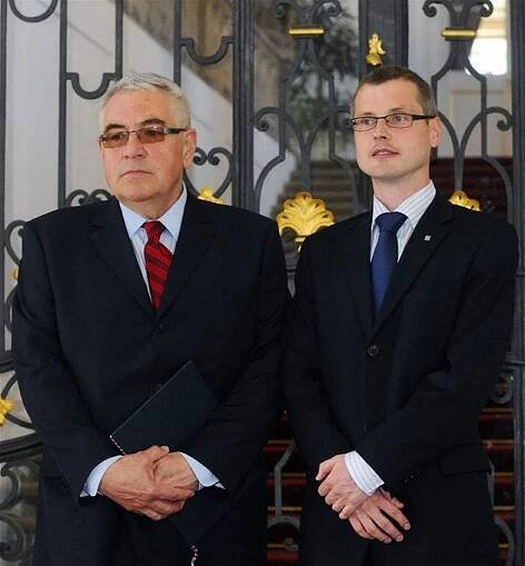 Nový člen Bankovní rady ČNB Kamil Janáček (vlevo) a nový viceguvernér ČNB Vladimír Tomšík.