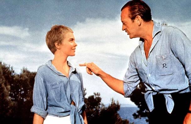 S Davidem Nivenem ve filmu Dobrý den, smutku (1958).