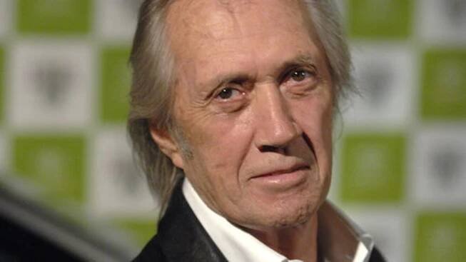 David Carradine měl provaz omotaný kolem krku a penisu