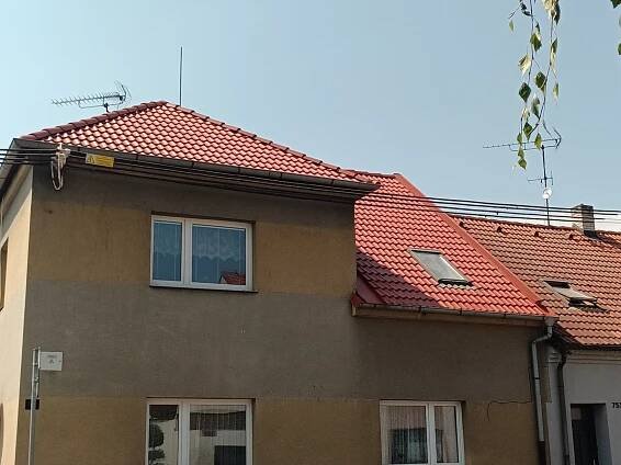 ČIŠTĚNÍ A RENOVACE STŘECH | Renovační nátěry čistění střechy