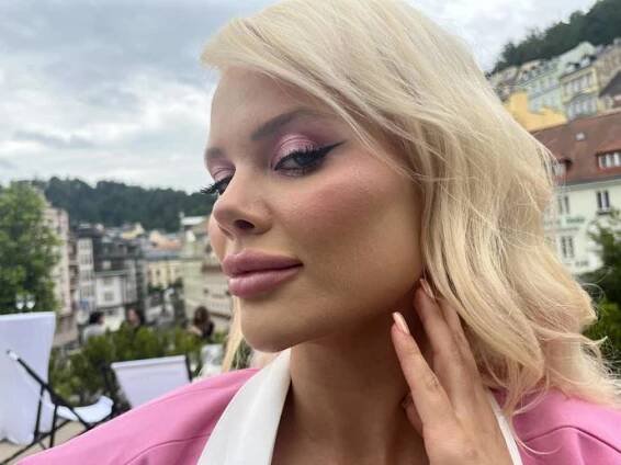 První česká Barbie Gabriella Jiráčková pózuje pro Lifee.