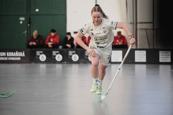 Florbal žen na Tatranu Střešovice | Michal Křenek - svatební fotograf | Svatební a sportovní fotograf
