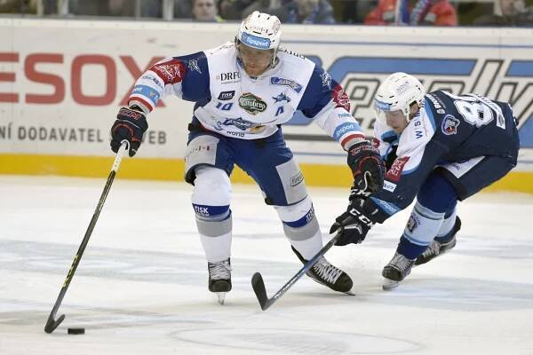 Martin Erat si šest zápasů nezahraje. Disciplinární komise potrestala faul na Tomáše Havránka