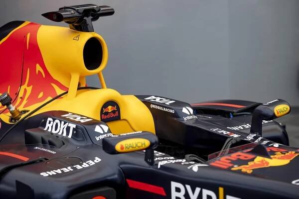 FOTO: Formule 1 v Česku. Centrem Prahy se proháněl David Coulthard