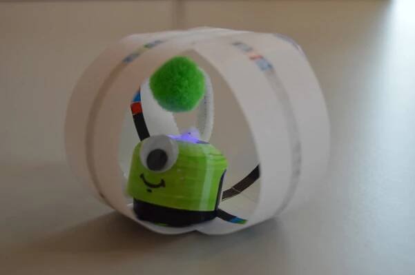 Robot OZOBOT 2.0 BIT inteligentní minibot – bílý – MAP IV Mnichovohradišťsko